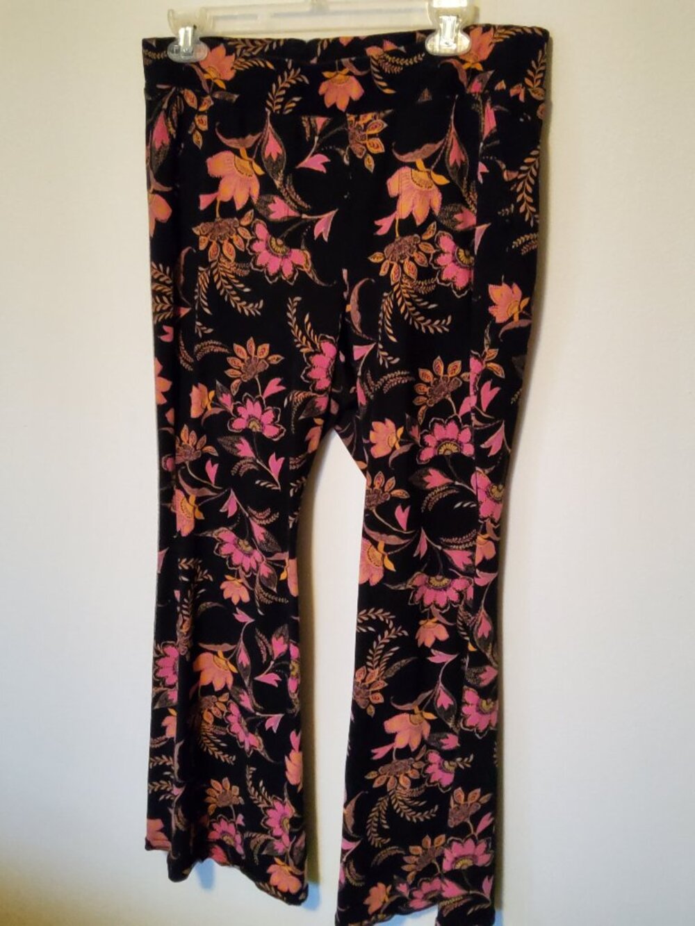 Torrid Black Floral Leggings Plus size 18/20 or Size 2